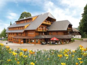 Schwarzwaldhaus fertig 1 300x226