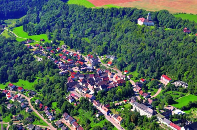 Foto Staedtle mit Krankenhaus u. Schloss 768x510