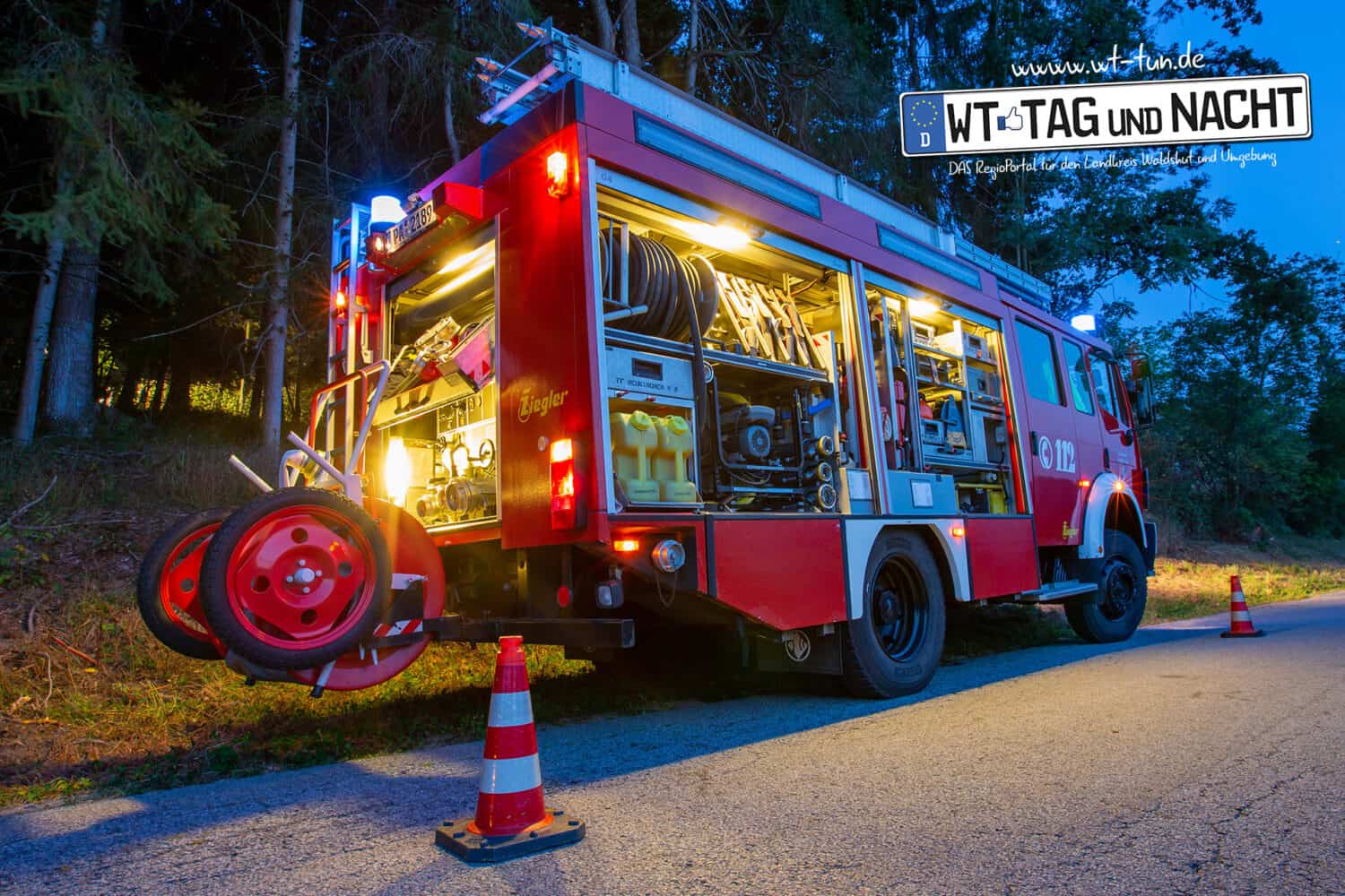 Feuerwehreinsatz Fassadenbrand 1 feuerwehrauto 2