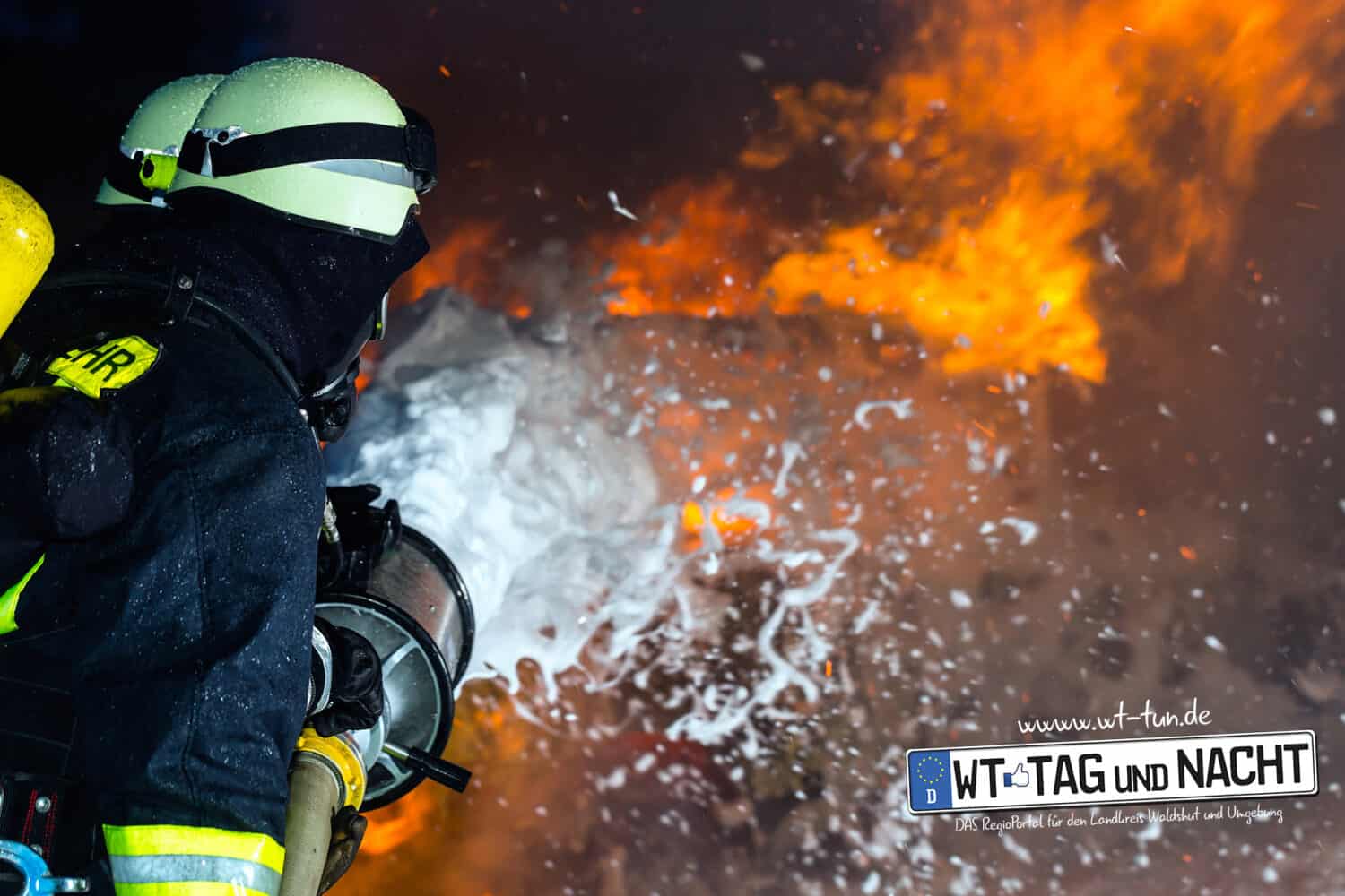 Mehrere Autos angezündet und Unfälle mit Verletzten 20 feuerwehrauto 6