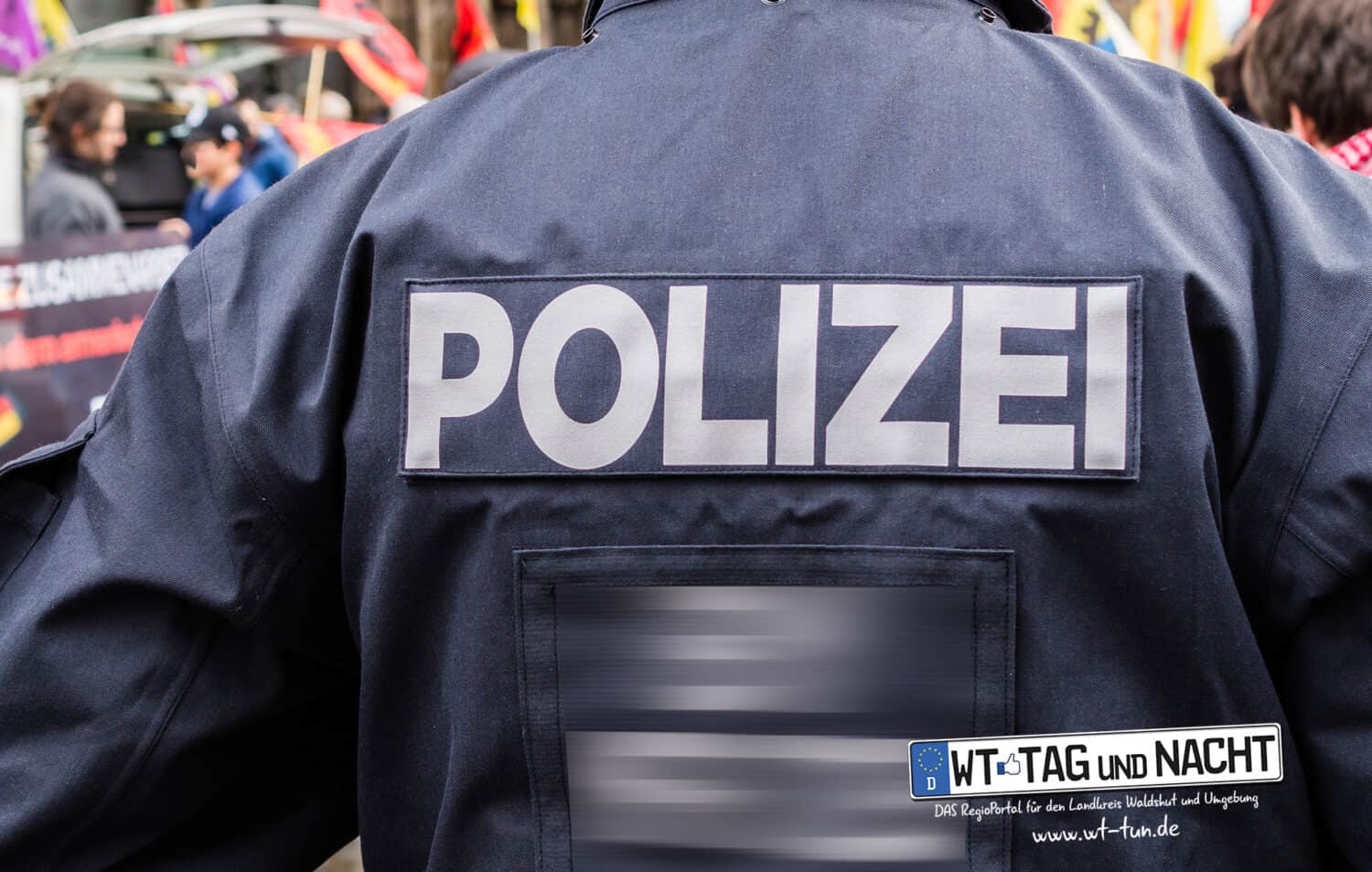 Betrügerinnen unterwegs, Ausweichmanöver endet im Baum, PKW gerät auf Gegenfahrbahn, unsicheres Auto unterwegs und Ladendieb, Auto ohne Kennzeichen unterwegs einiges anderes ! 7 polizei demo