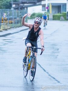 Lauchringer Triathlonnacht: 300 Teilnehmer und hunderte Zuschauer trotz teilweise starkem Regen. 21 804michael lauchringen triathlonnacht 20230630 402