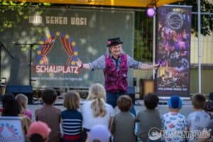 Kulturpicknick (KUPI) lockt viele Besucher auf die Pfarrwiese Oberlauchringen 4 johannes f. kirchherr lauchringen schauplatz kupi 202320708 083