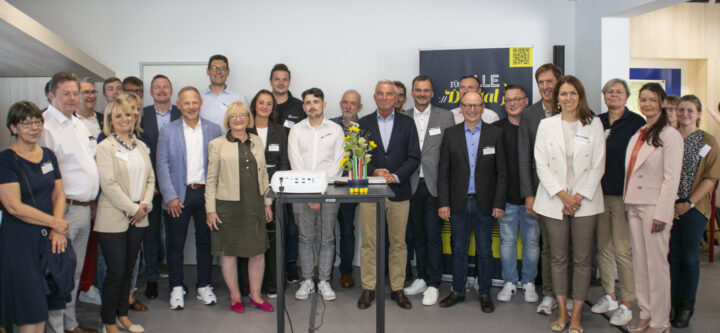 Archiv 24 Glasfaserzentrum Eroeffnet