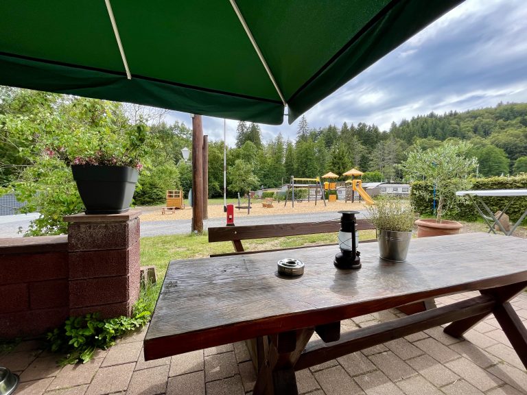 Restaurant Terrasse Spielplatz 768x576