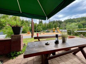 Restaurant Terrasse Spielplatz klein 300x225