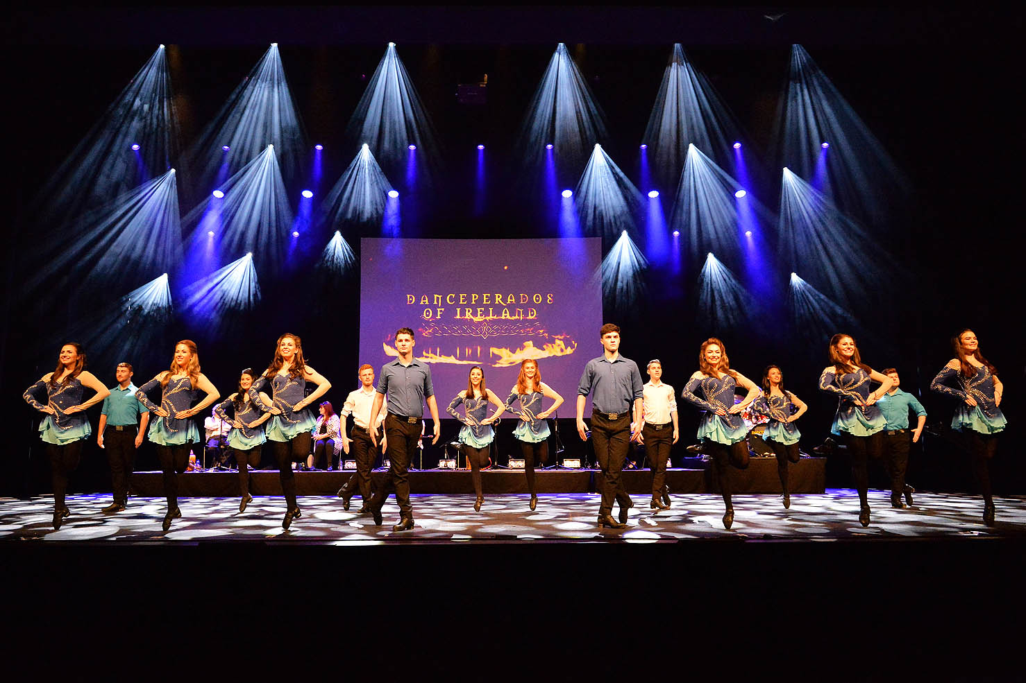 Pulsierende Steppshow gleich zwei Mal im Gloria-Theater 25 DOI live Bild Gregor Eisenhuth 1