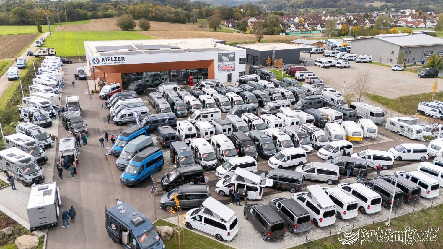 Erfolgreiche Eröffnung des neuen Reisemobilcenters der Firma Melzer in Jestetten 1 michael melzer jestetten tag der offenen tuer 20241013 004
