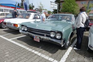 Über 150 Oldtimer und viel los: Automarkt 2000 und Autohaus Waser erleben sonniges Frühlingswochenende 10 017 2026 04 26 Fruehlingsfest Automarkt 2000 Tiengen Aleksej 006