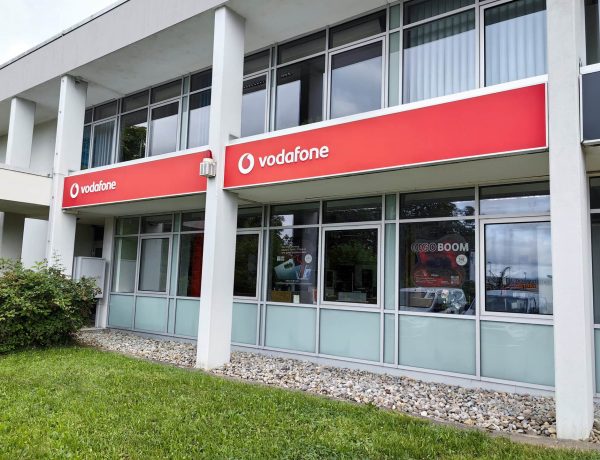 Vodafone Shop Tiengen aussen Vodafone scaled r050qh3ssaznfdgidfsk5vddwbtccwmya58y7t3i7s